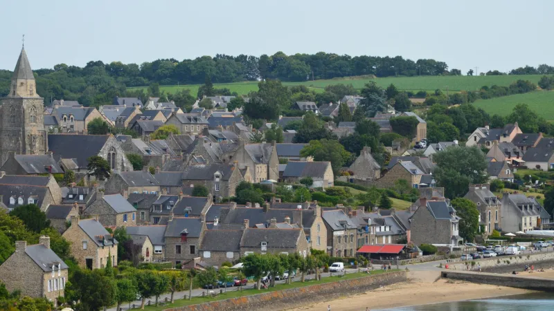 Zones touristiques et dernier kilomètre : naviguer entre saisonnalité et logistique de pointe sur le littoral français